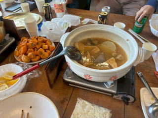 �e�[�u���̏�̗���

AI �����R���e���c�͌����܂މ\��������܂��B