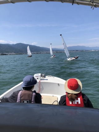 �{�[�g�ɏ���Ă���l����

AI �����R���e���c�͌����܂މ\��������܂��B