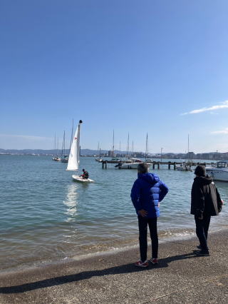 �C�̏������Ă���l

AI �����R���e���c�͌����܂މ\��������܂��B